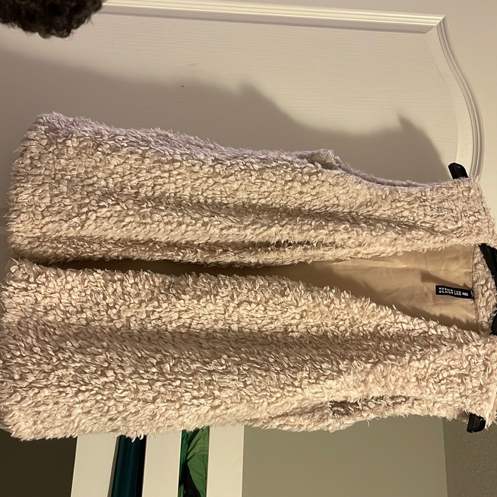 H&M vest. - Picture 3 of 3